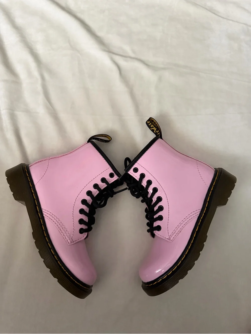 Dr. Martens glossy pink